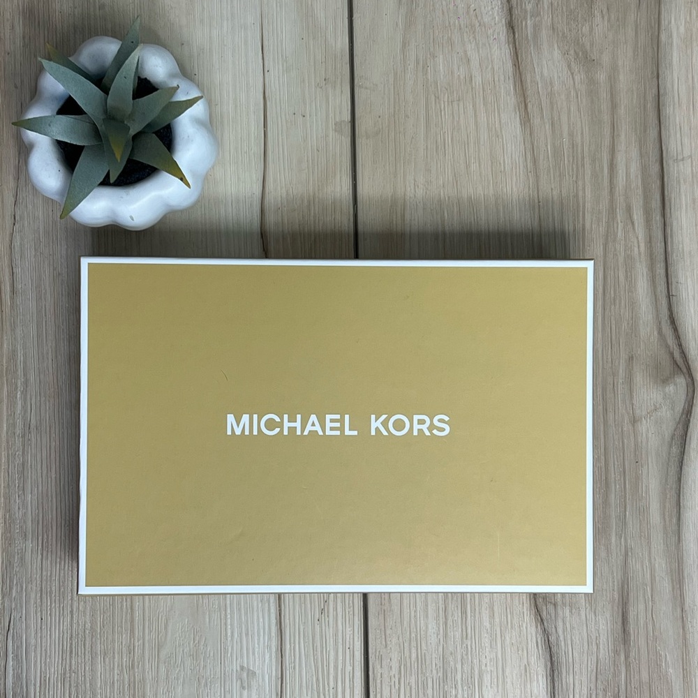 Michael Kors card holder & AirPods Boxed gift set NEW - Picture 6 of 6